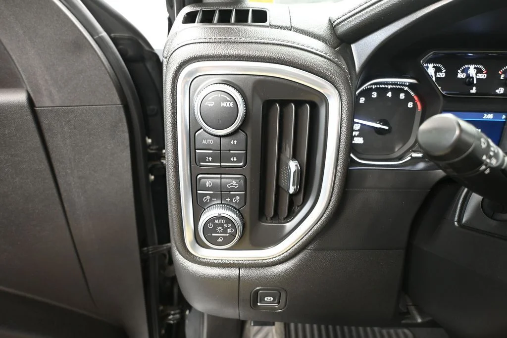 Used 2020 Black GMC SLT image 32