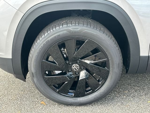 New 2026 Silver Volkswagen 2.0T SE w/Technology image 11