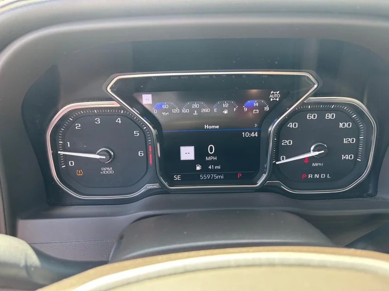 Used 2022 White Frost Tricoat GMC Denali image 19