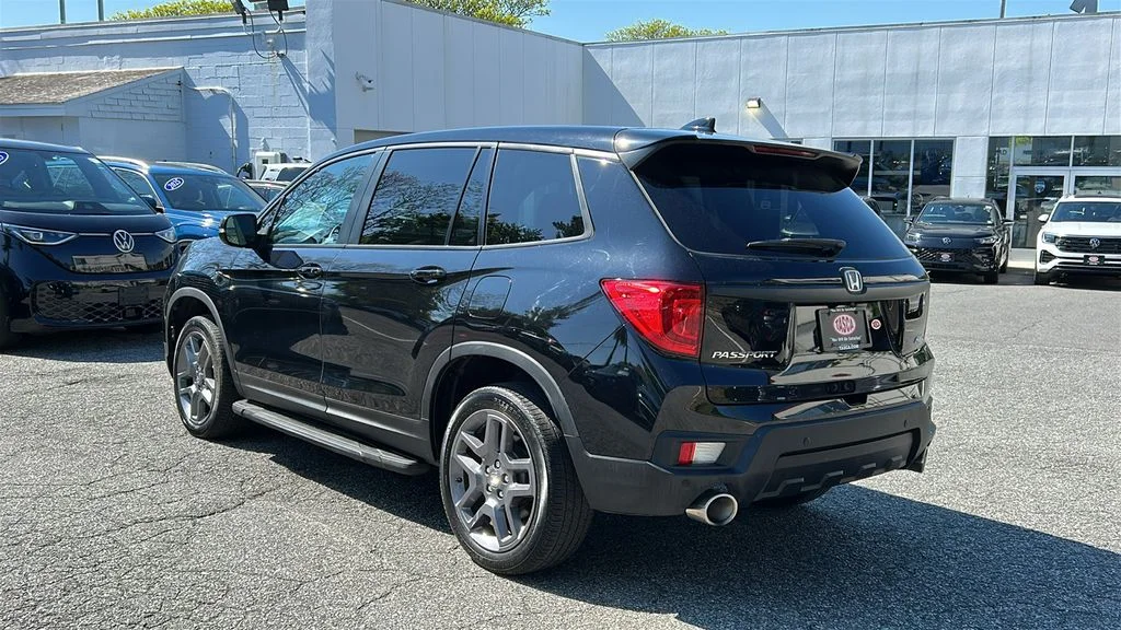 Used 2023 Black Honda EX-L image 4