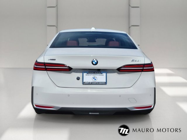 New 2027 White BMW 530i xDrive image 4