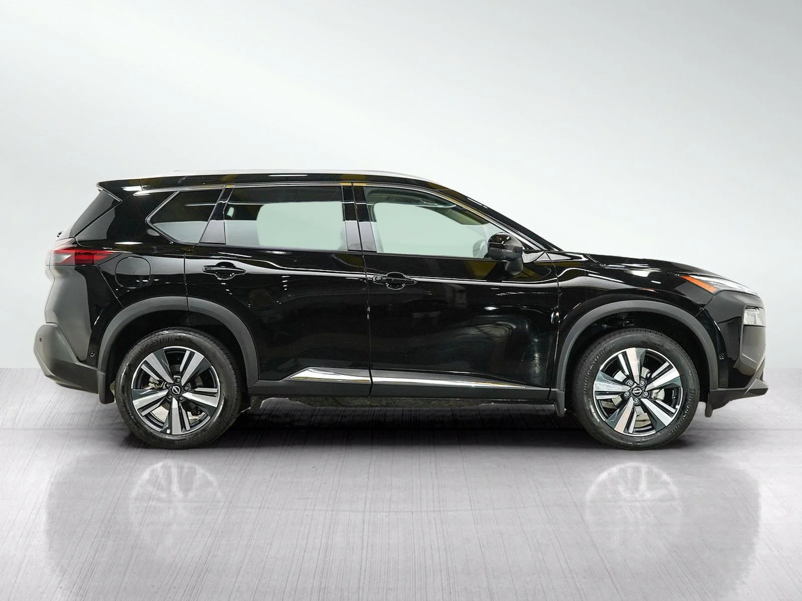 Used 2023 Super Black Nissan SL image 6