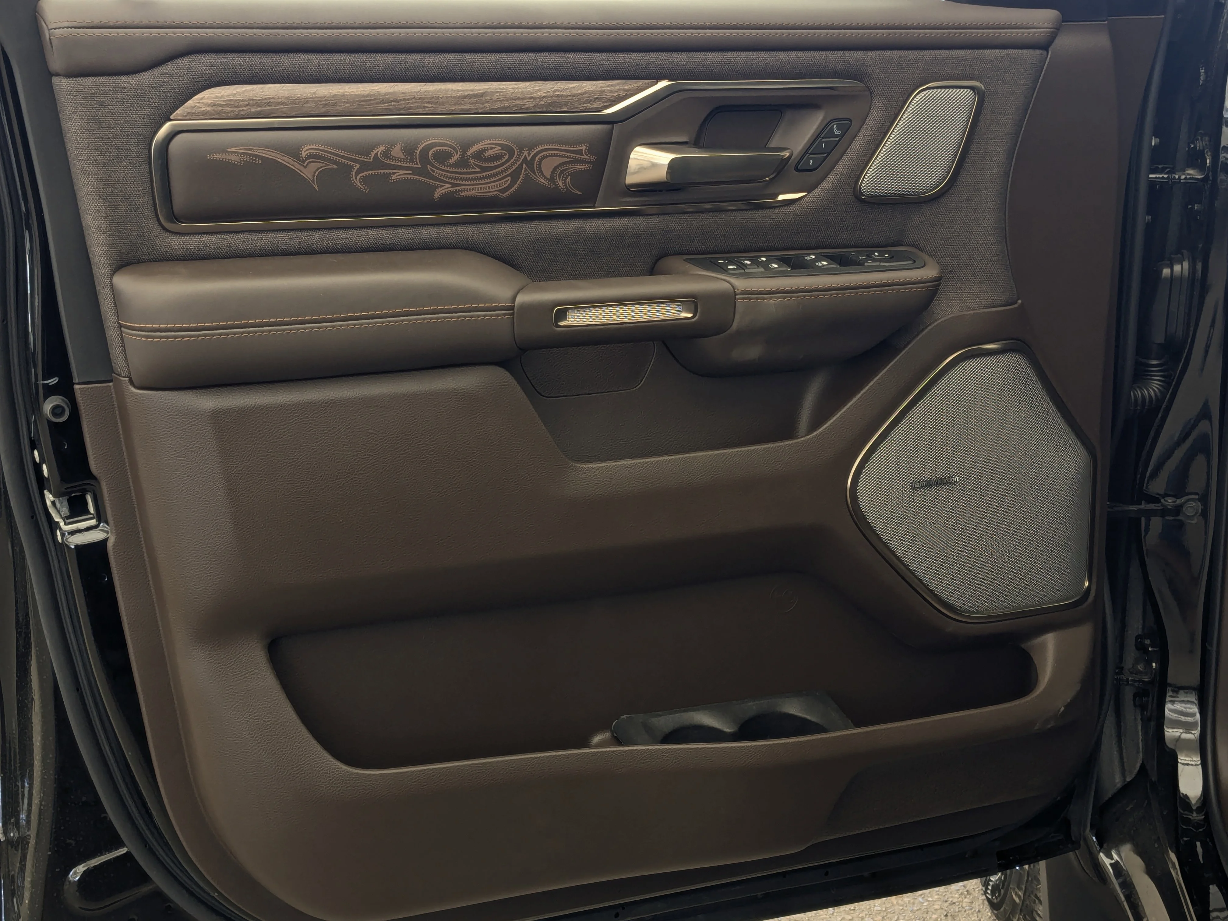 New 2026 Black RAM Limited Longhorn - - Ltd Lvl A Grp - 5.7L HEMI V8 eTorque - Pano Sunroof - RamBox Mgmt & More image 12