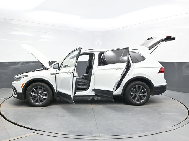 Used 2022 White Volkswagen 2.0T SE image 38