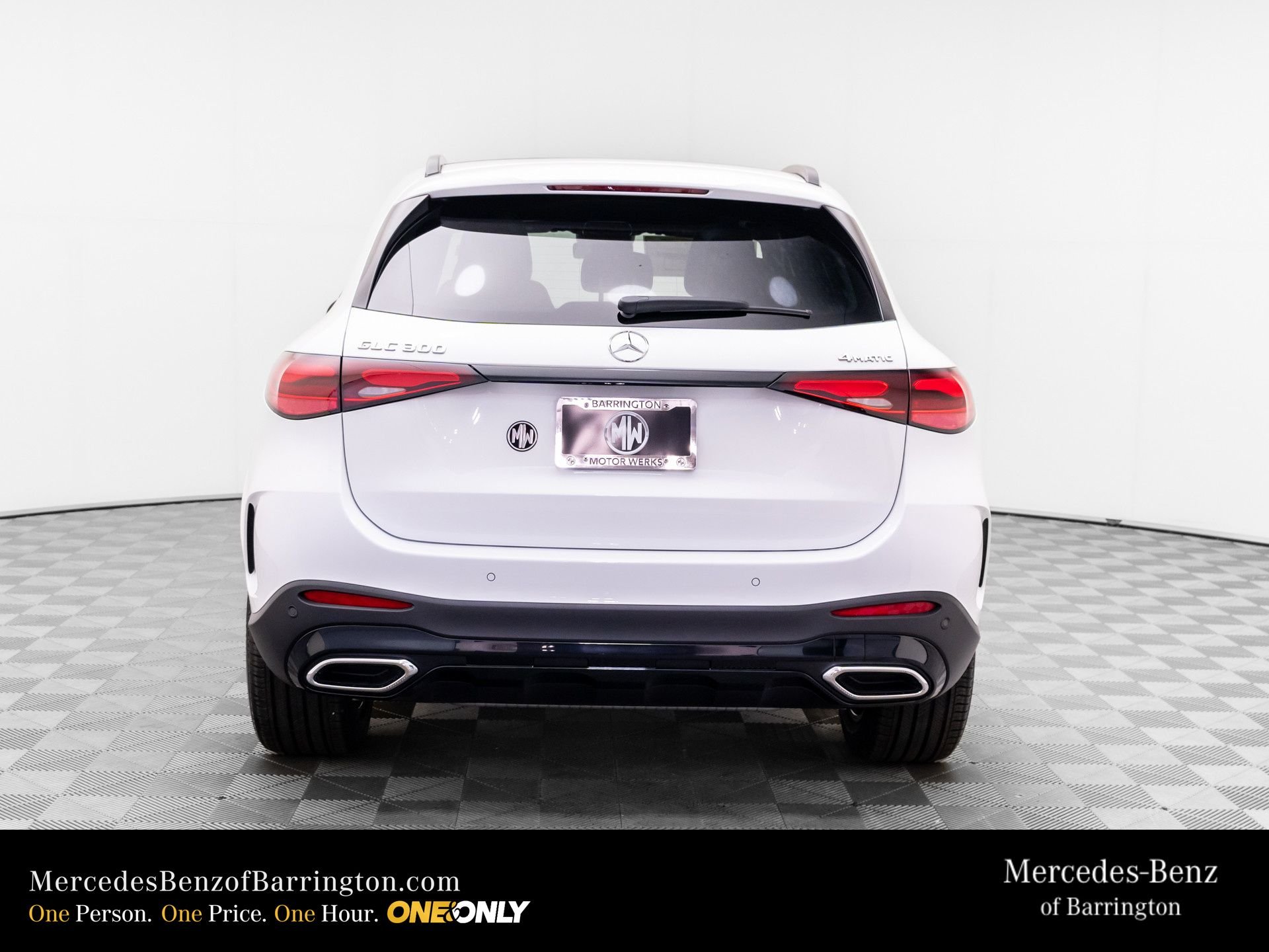 New 2026 MANUFAKTUR Moonlight White Metallic Mercedes-Benz GLC 300 image 4