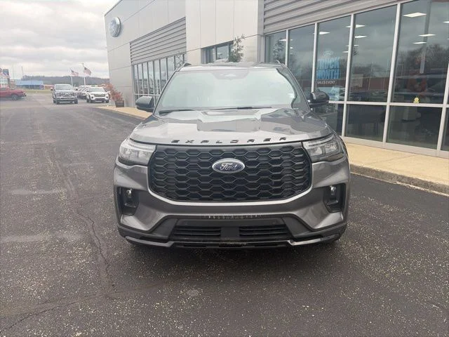 Used 2025 Gray Metallic Ford ST-Line image 3