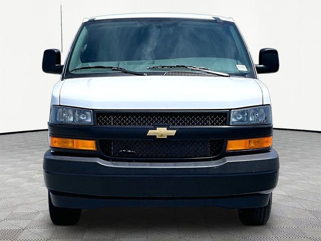 New 2026 Summit White Chevrolet WT image 2