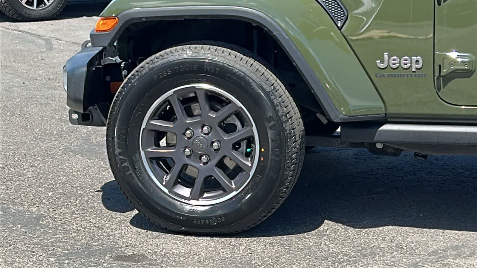Used 2022 Sarge Green Clearcoat Jeep Overland image 9