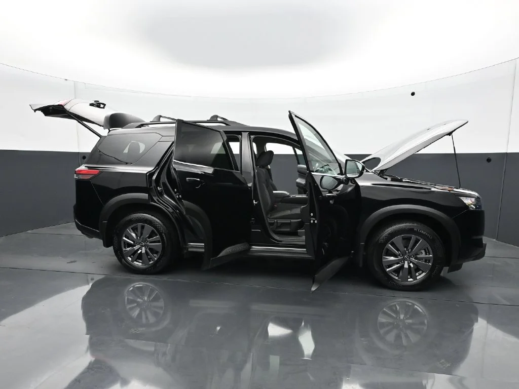 Used 2025 Super Black Nissan SV image 39