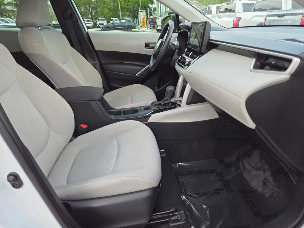 Used 2025 Pearl Toyota L image 15