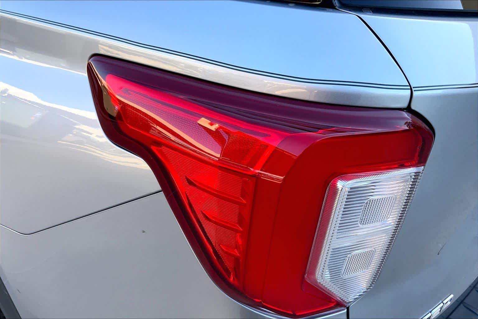 Used 2020 Iconic Silver Ford Limited image 28
