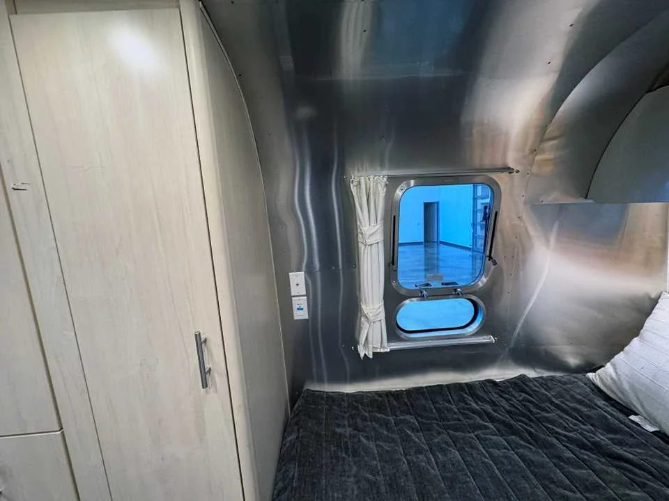 Used 2022 SILVER AIRSTREAM  image 21