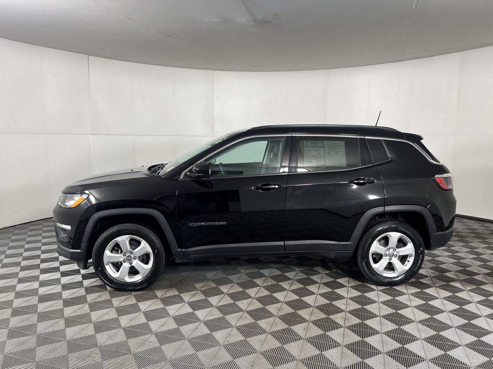 Certified Used 2021 Diamond Black Crystal Pearlcoat Jeep Latitude image 6