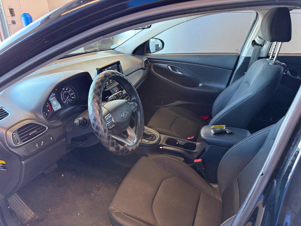 Used 2018 Black Hyundai Base image 11