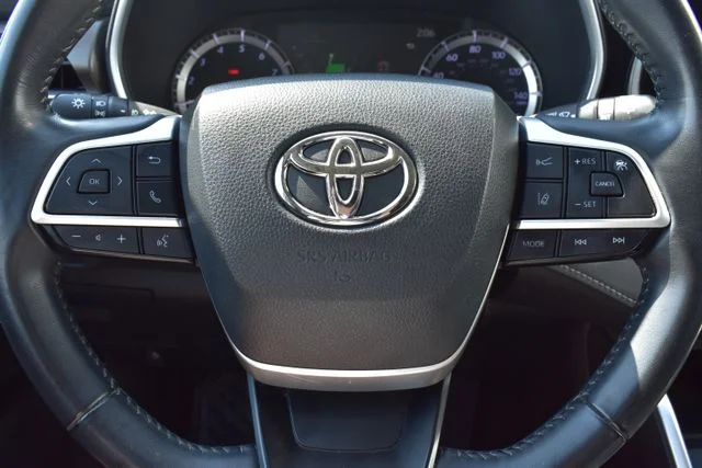 Used 2023 Black Toyota XLE image 23