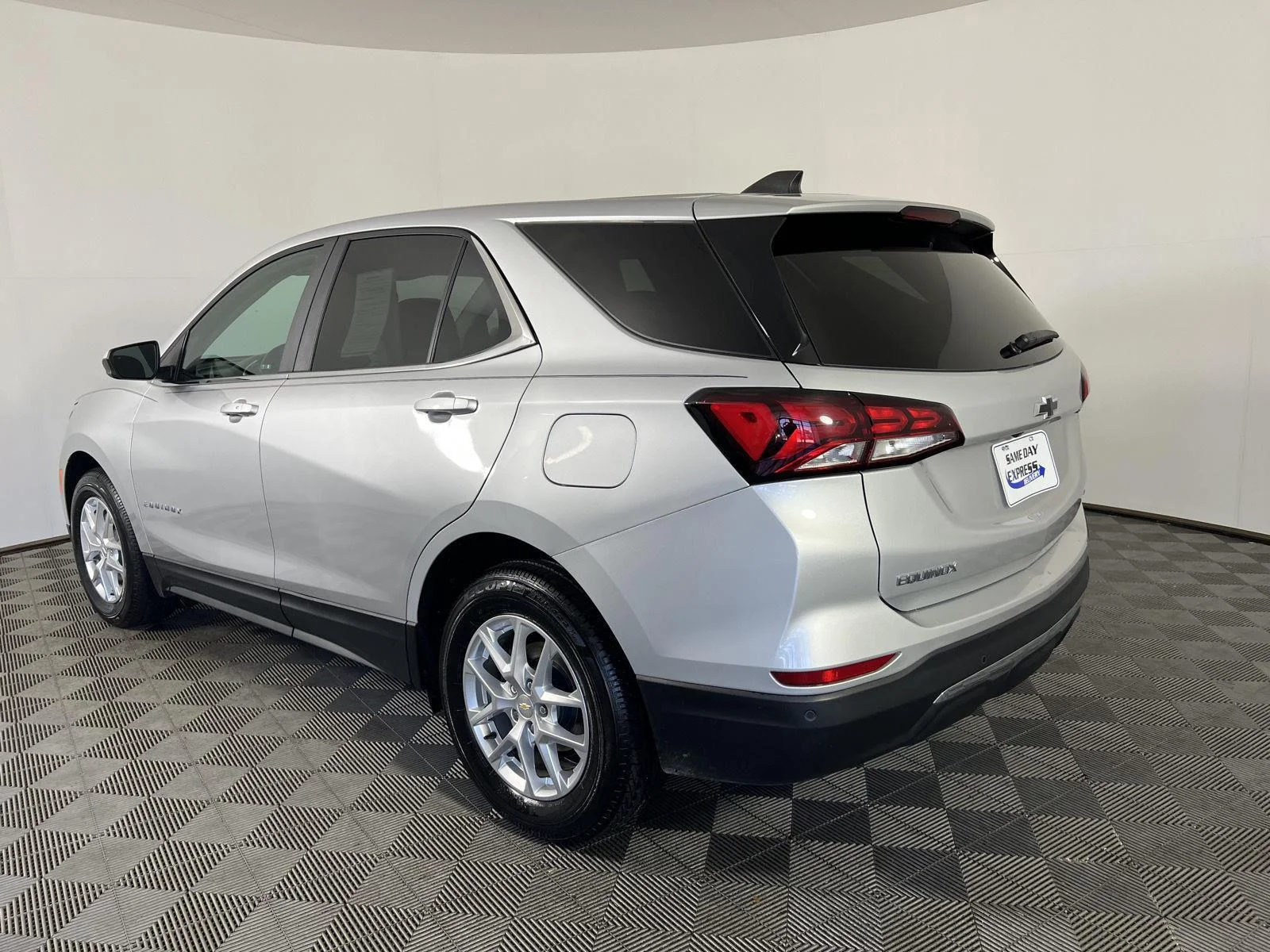 Used 2022 Silver Ice Metallic Chevrolet LT image 27