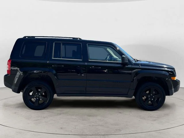Used 2015 Black Jeep Altitude image 6
