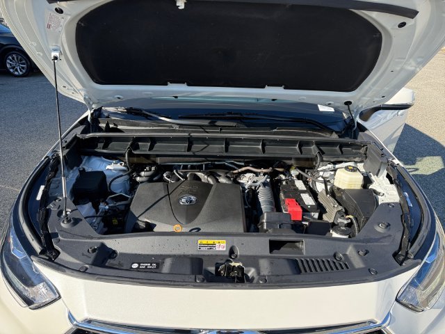 Used 2021 Blizzard Pearl Toyota Limited image 24