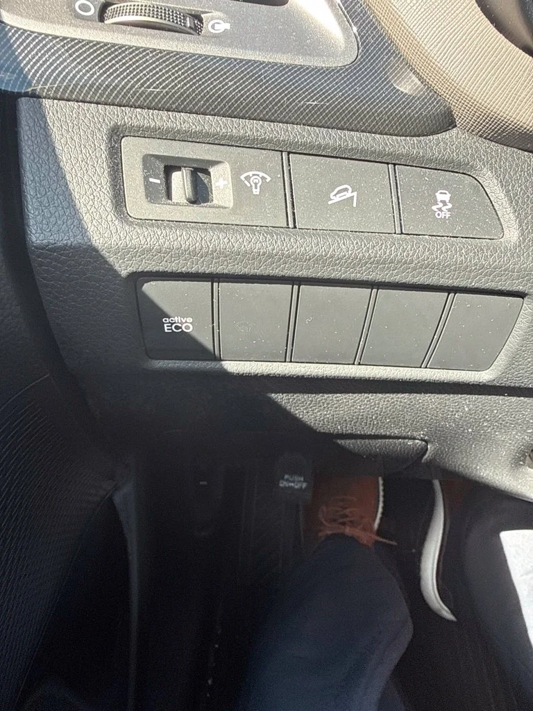 Used 2014 Silver Hyundai Base image 7