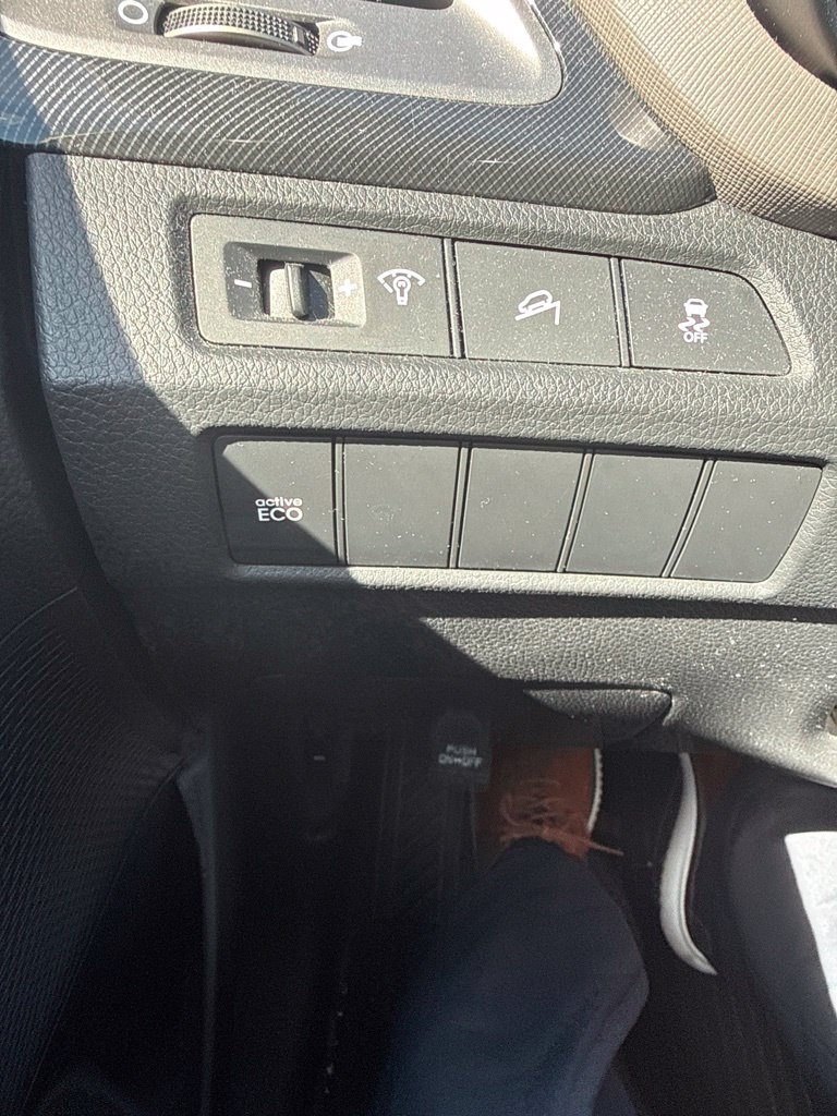 Used 2014 Silver Hyundai Base image 7