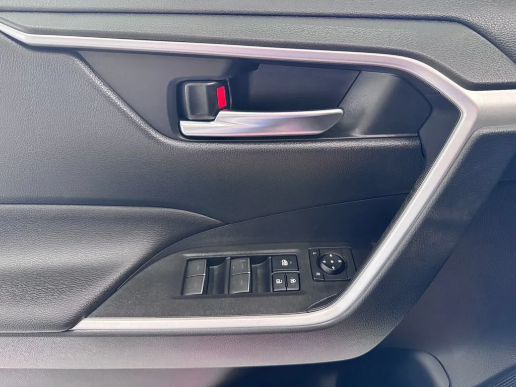 2024 Toyota RAV4 SE - Photo 26