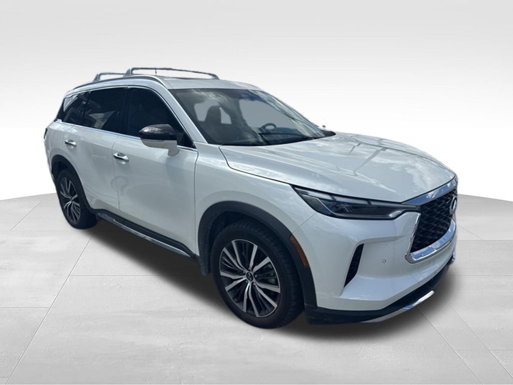 Used 2022 White INFINITI Sensory image 3