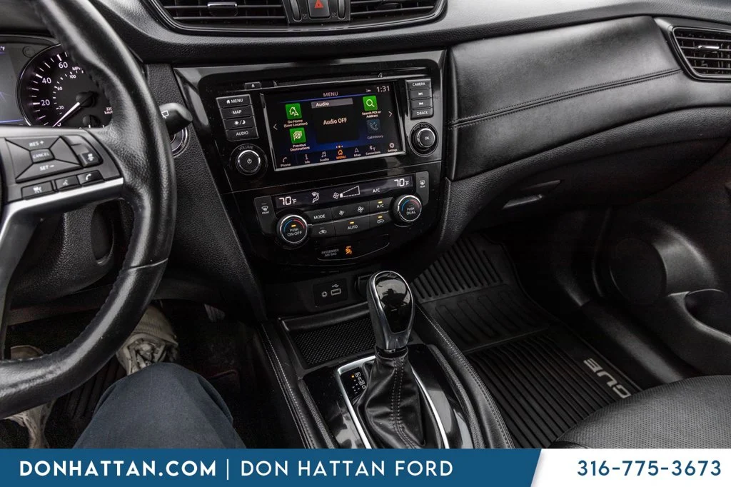 Used 2018 Silver Nissan SL image 8