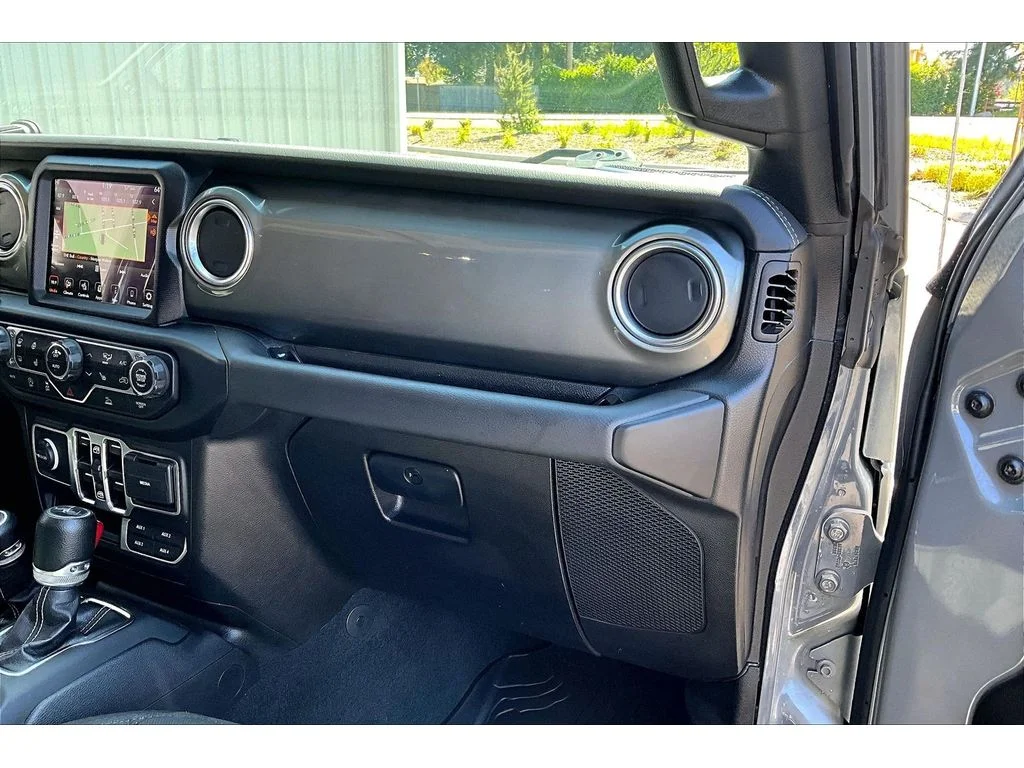 Used 2023 Grey Jeep Sahara image 15