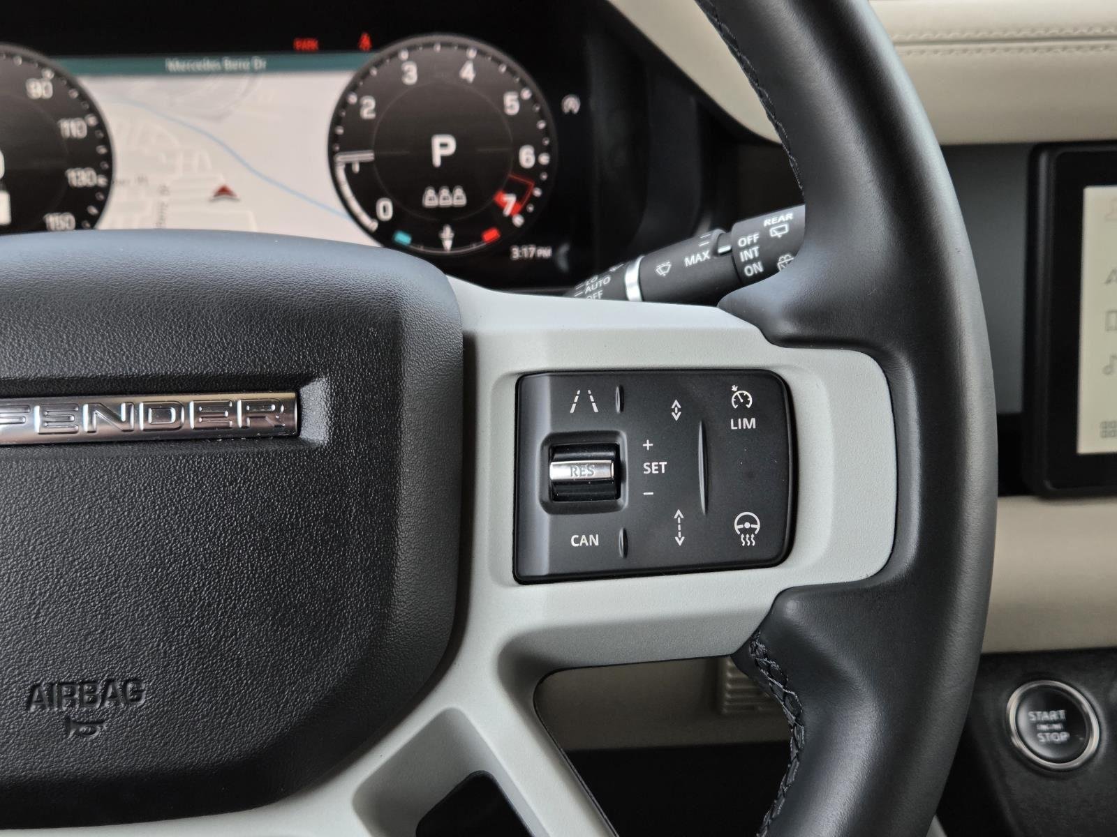 Used 2023  Land Rover X-Dynamic SE image 21