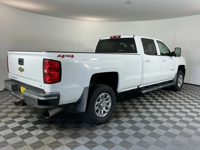 Used 2018 White Chevrolet LT image 4
