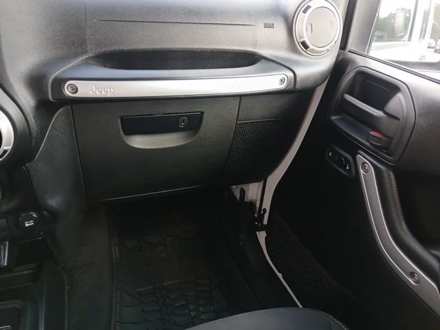 Used 2018 White Jeep Unlimited Sahara image 38