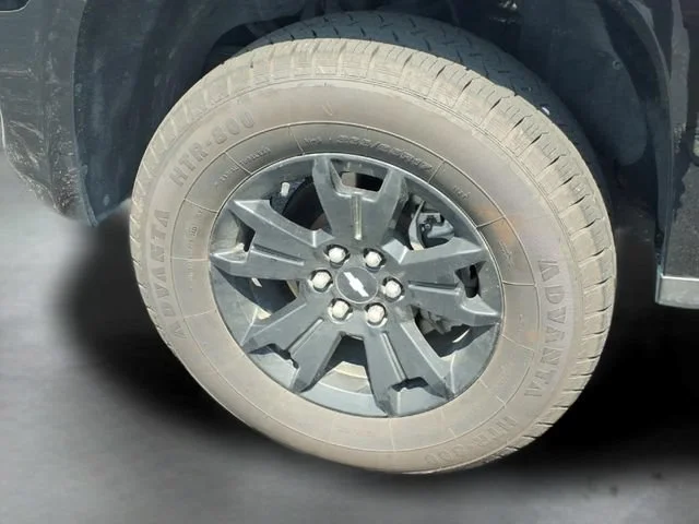 Used 2022 Black Chevrolet Z71 image 17