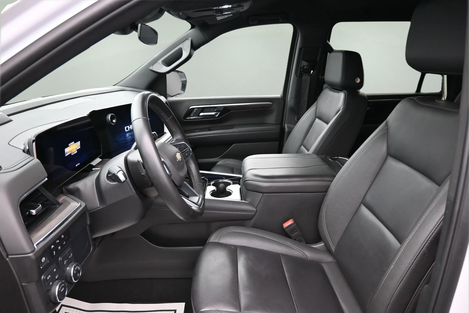 Used 2025 White Chevrolet LT image 24