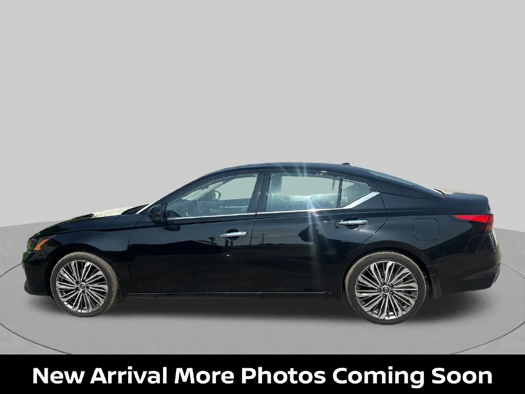Certified Used 2025 Black Nissan 2.5 SL image 3