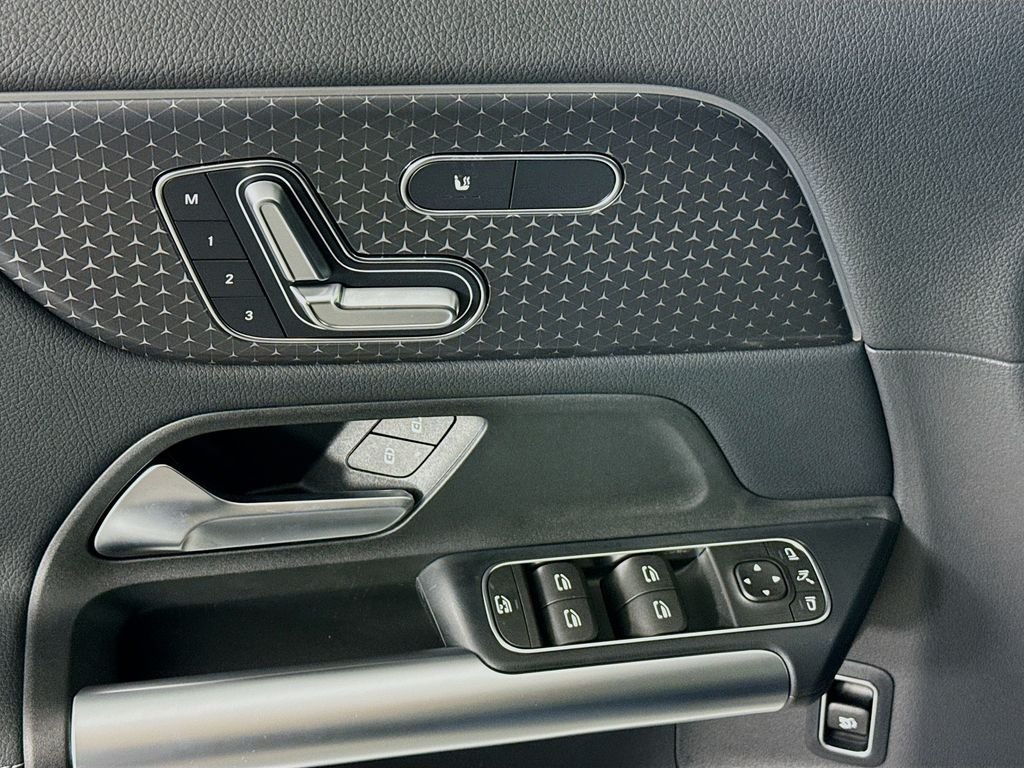 Used 2025 Black Mercedes-Benz GLA 250 image 18