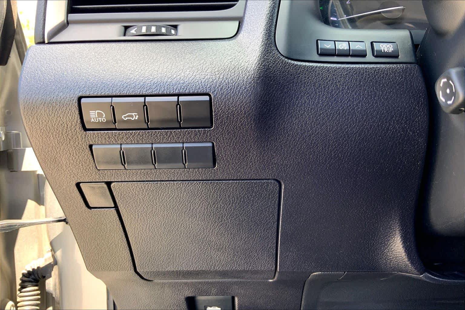 Used 2022 Atomic Silver Lexus  image 33