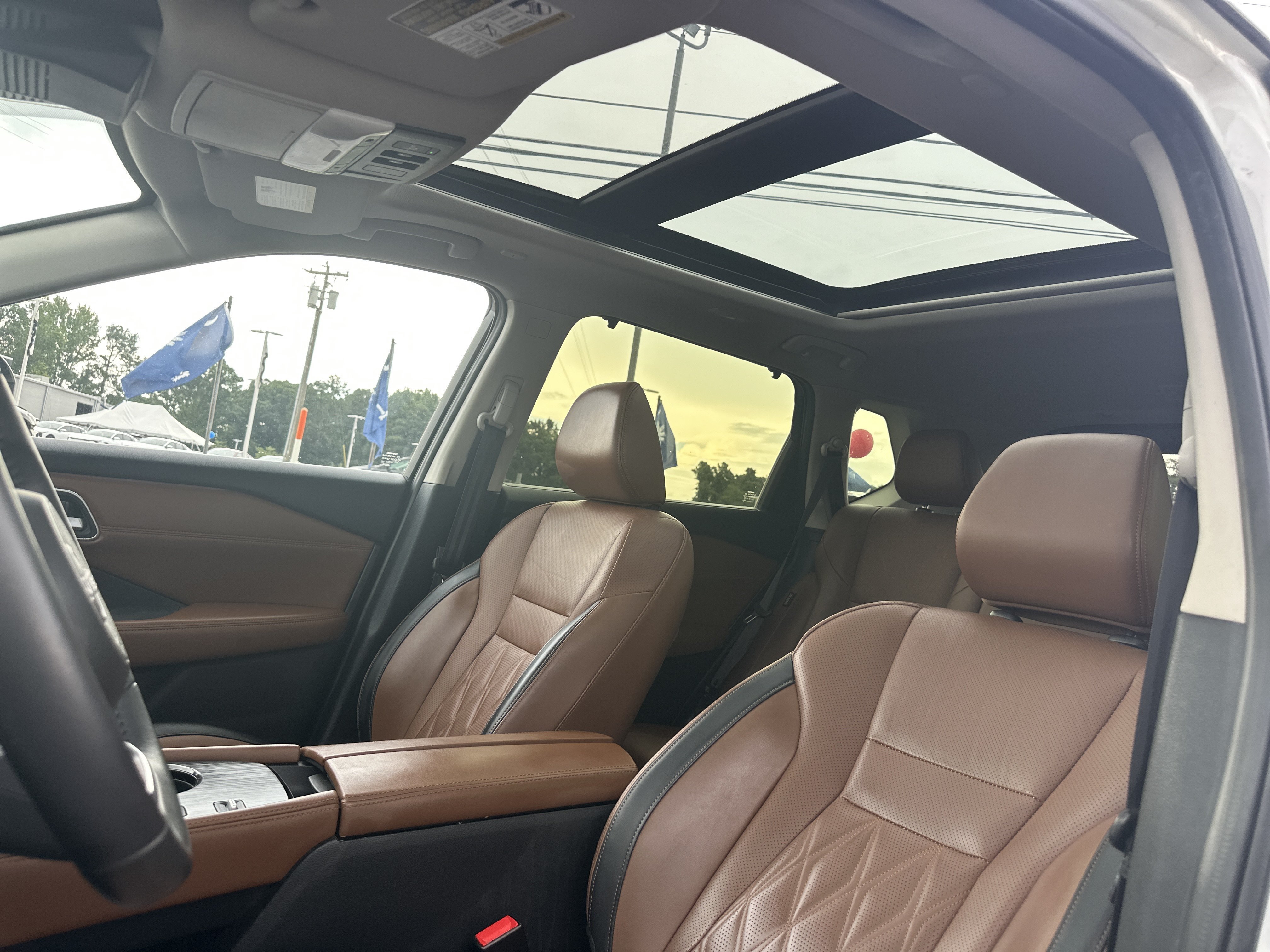 Used 2024 Everest White Pearl/Super Black Nissan Platinum image 29