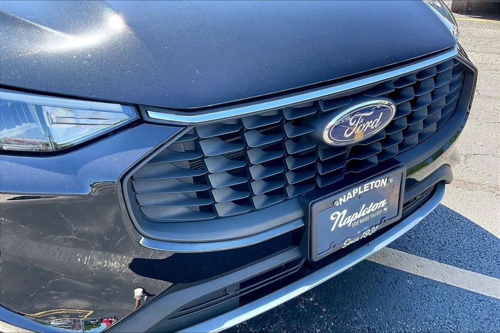 Used 2024 Black Metallic Ford Active image 31