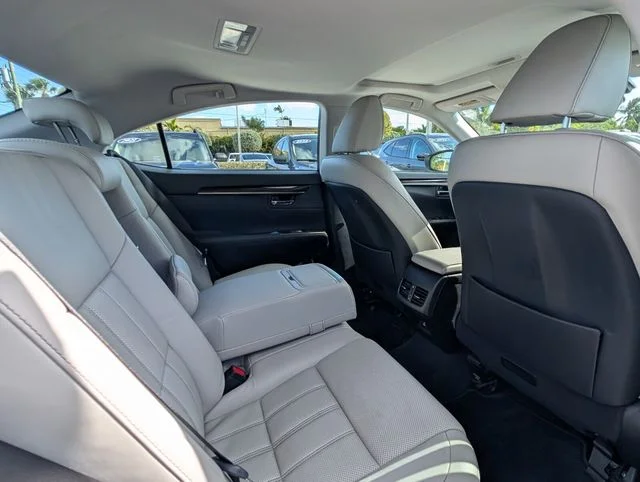 2017 Lexus ES 350 - Photo 13