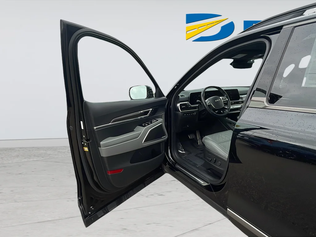 Used 2023 Black Kia SX-Prestige X-Pro image 35