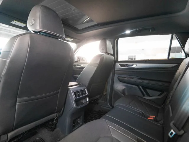 Used 2024 Gray Volkswagen 2.0T SE w/Technology image 13