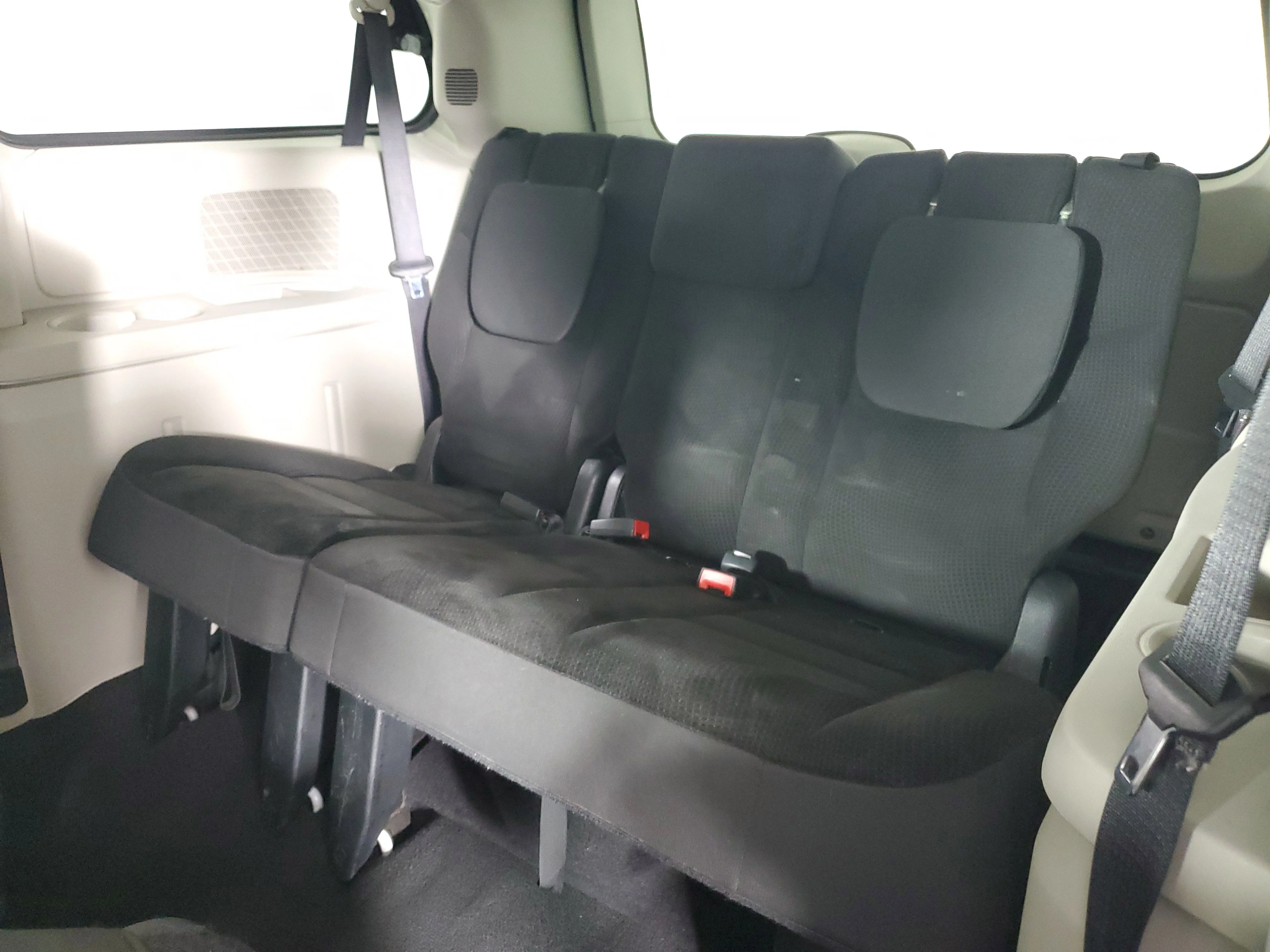 Used 2018 White Knuckle Clearcoat Dodge SE image 14