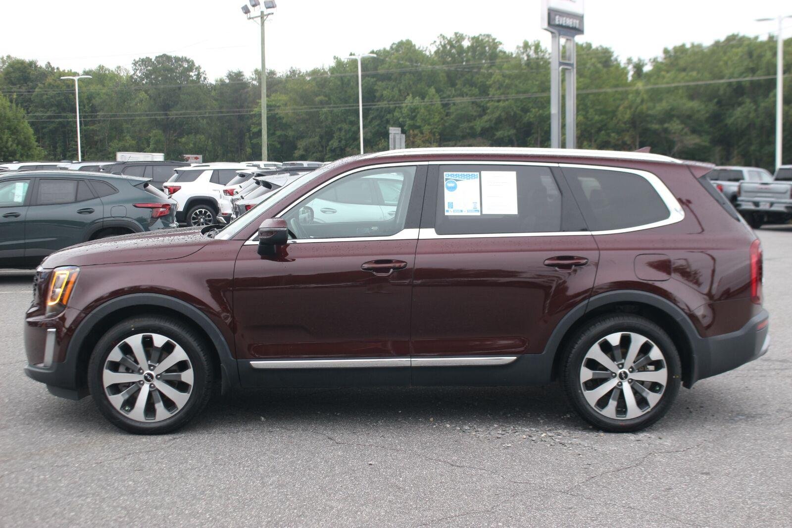 Used 2022 Red Kia EX image 4