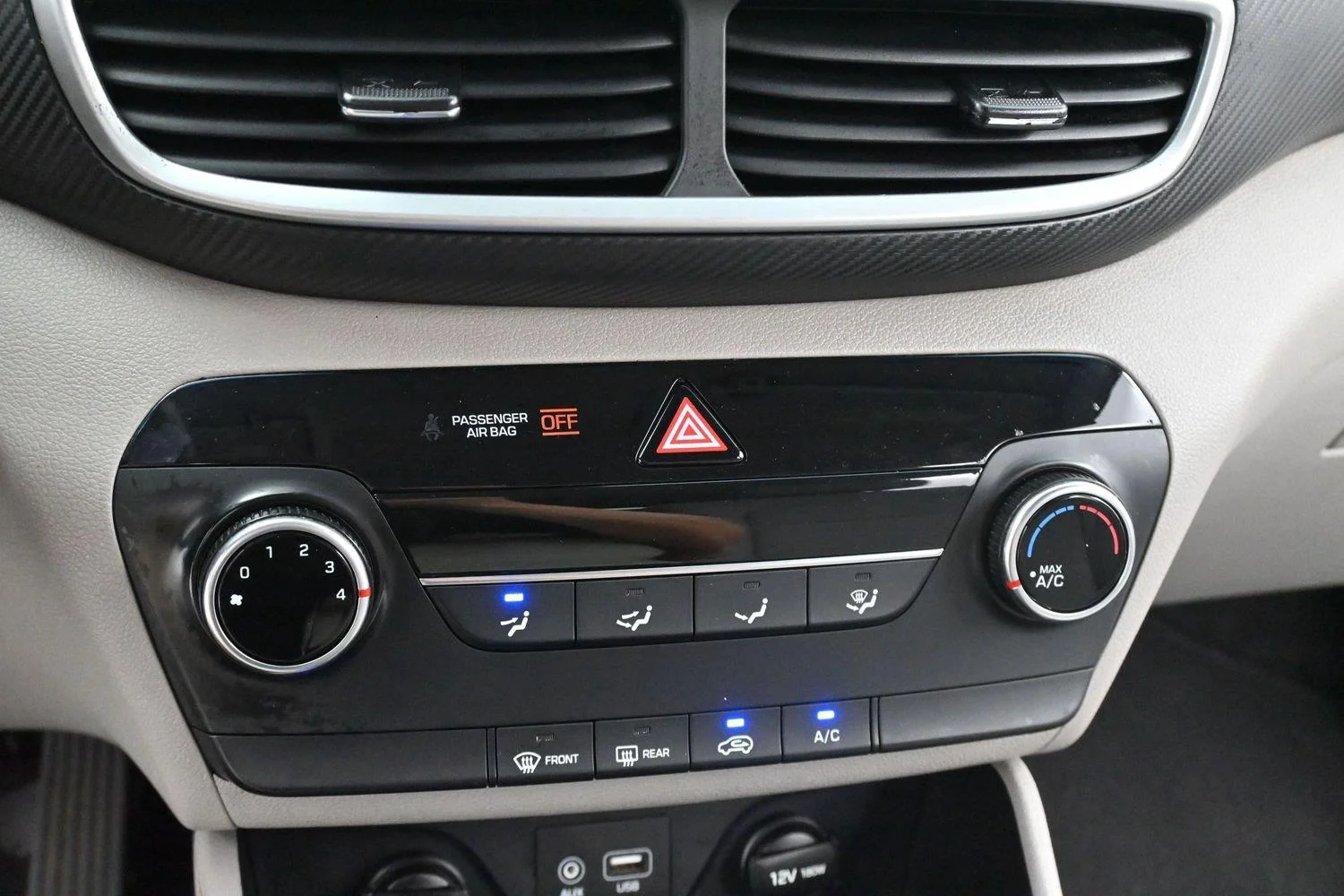 Used 2020 Stellar Silver Hyundai SE image 18