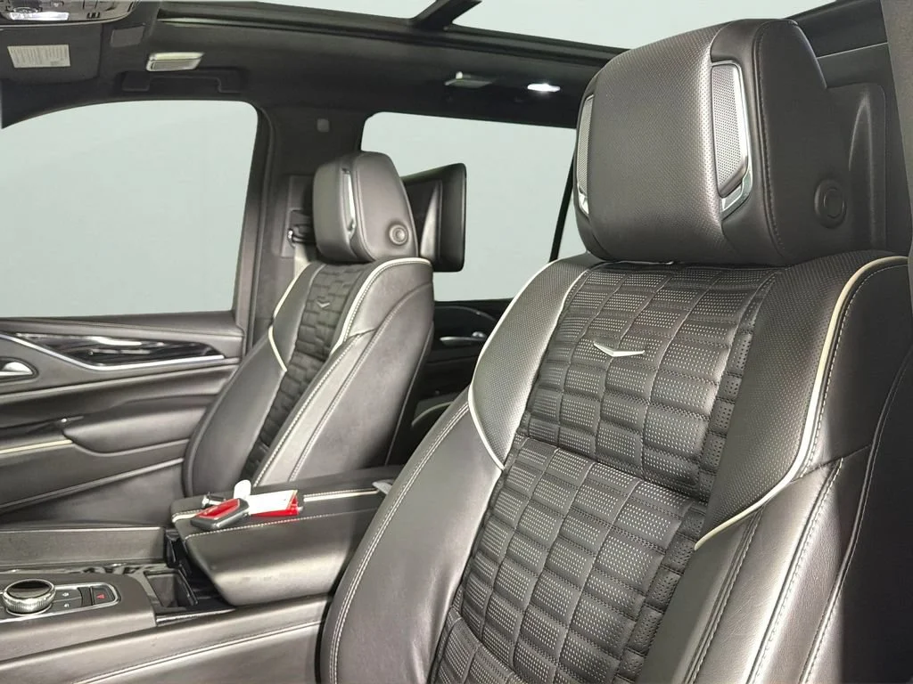 Used 2023 BLACK RAVEN Cadillac AWD V-Series image 28