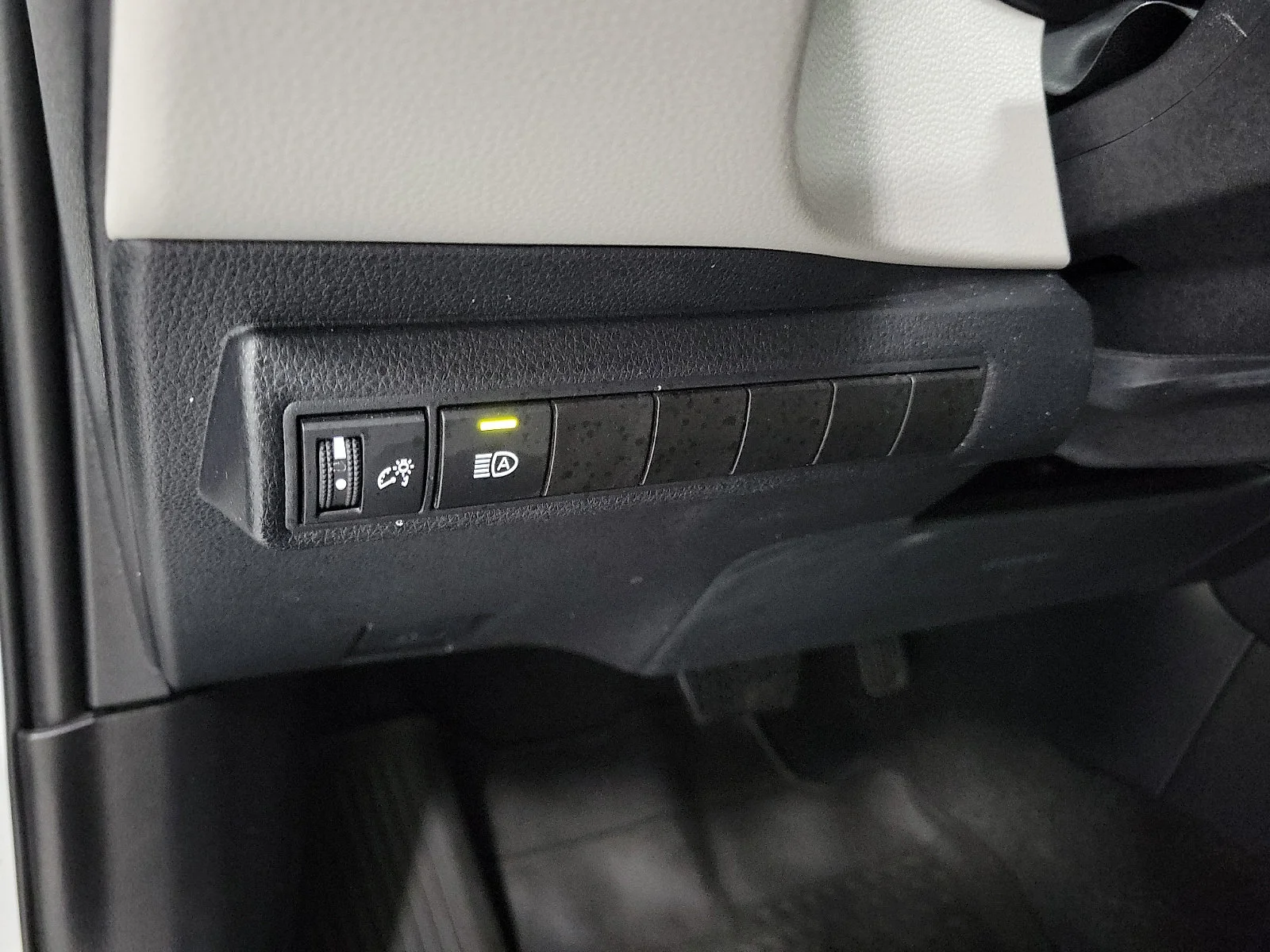 Certified Used 2025 White Toyota LE image 13