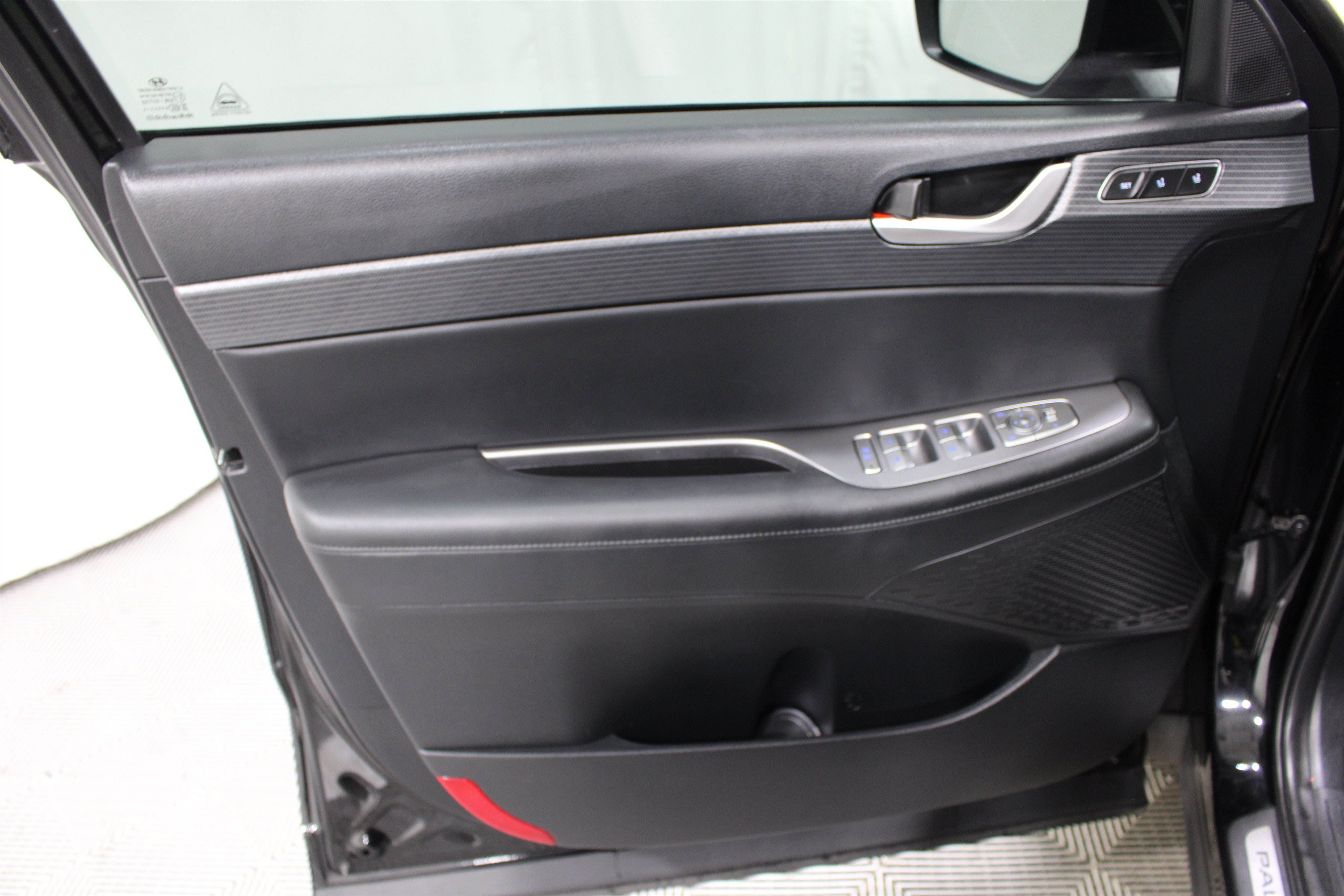 Used 2023 Abyss Black Pearl Hyundai Limited image 6