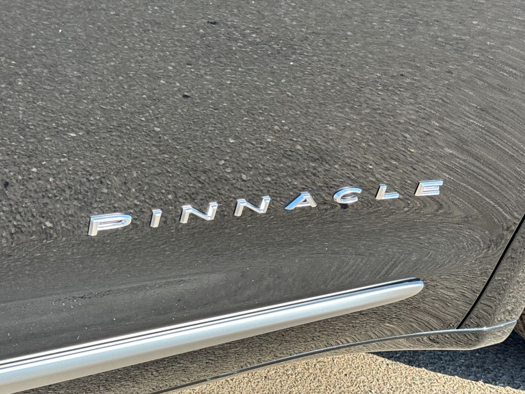 New 2027 Diamond Black Crystal Pearl-Coat Exterior Paint Chrysler Pinnacle image 8