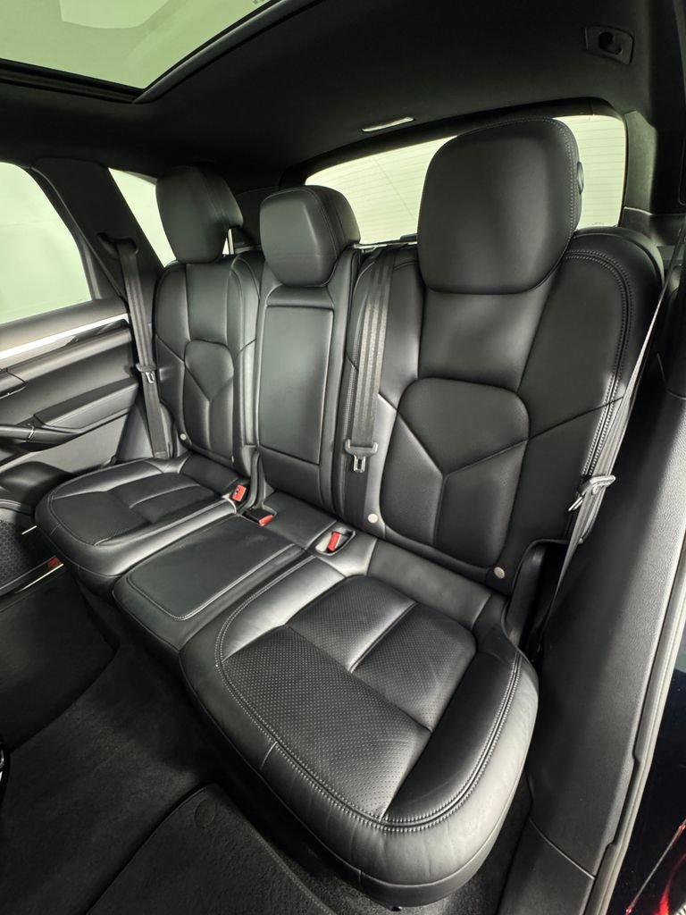 Used 2018 Moonlight Blue Metallic Porsche Base image 20