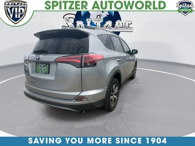 Used 2018 Silver Toyota XLE image 9